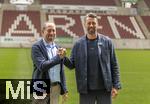 07.07.2025, Fussball 1. Bundesliga 2025/2026, Trainingsauftakt FC Augsburg, Pressekonferenz in der WWK-Arena Augsburg, Vorstellung von Trainer Sandro Wagner (FC Augsburg).  v.li: Geschftsfhrer Michael Strll (FC Augsburg), Trainer Sandro Wagner (FC Augsburg) im Stadion 
  

