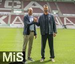 07.07.2025, Fussball 1. Bundesliga 2025/2026, Trainingsauftakt FC Augsburg, Pressekonferenz in der WWK-Arena Augsburg, Vorstellung von Trainer Sandro Wagner (FC Augsburg).  v.li: Geschftsfhrer Michael Strll (FC Augsburg), Trainer Sandro Wagner (FC Augsburg) im Stadion 

