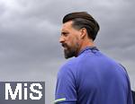 07.07.2025, Fussball 1. Bundesliga 2025/2026, Trainingsauftakt FC Augsburg, Auftakttraining an der WWK-Arena Augsburg, Trainer Sandro Wagner (FC Augsburg) von hinten
 

