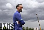 07.07.2025, Fussball 1. Bundesliga 2025/2026, Trainingsauftakt FC Augsburg, Auftakttraining an der WWK-Arena Augsburg, Trainer Sandro Wagner (FC Augsburg) lacht.
 


