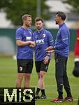 07.07.2025, Fussball 1. Bundesliga 2025/2026, Trainingsauftakt FC Augsburg, Auftakttraining an der WWK-Arena Augsburg, 
 Trainer Sandro Wagner (FC Augsburg) mit

