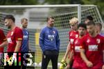 07.07.2025, Fussball 1. Bundesliga 2025/2026, Trainingsauftakt FC Augsburg, am Trainingsplatz an der WWK-Arena Augsburg, Trainer Sandro Wagner (re, FC Augsburg) mit Quirin Lppert (Athletiktrainer FC Augsburg)
 

