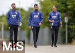 07.07.2025, Fussball 1. Bundesliga 2025/2026, Trainingsauftakt FC Augsburg, am Trainingsplatz an der WWK-Arena Augsburg, v.li: Trainer Sandro Wagner (FC Augsburg), David Binder (Entwickler Lizenzspieler FC Augsburg) und Julian Lauer (Videoanalyst FC Augsburg) 
 

