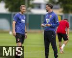 07.07.2025, Fussball 1. Bundesliga 2025/2026, Trainingsauftakt FC Augsburg, am Trainingsplatz an der WWK-Arena Augsburg, Trainer Sandro Wagner (re, FC Augsburg) mit Quirin Lppert (li, Athletiktrainer FC Augsburg) 
 

