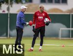 07.07.2025, Fussball 1. Bundesliga 2025/2026, Trainingsauftakt FC Augsburg, am Trainingsplatz an der WWK-Arena Augsburg, v.li: Torwart-Trainer Marco Langner (FC Augsburg), Torwart Daniel Klein (FC Augsburg)  