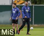 07.07.2025, Fussball 1. Bundesliga 2025/2026, Trainingsauftakt FC Augsburg, am Trainingsplatz an der WWK-Arena Augsburg, re: Trainer Sandro Wagner (FC Augsburg) gibt lautstark Anweisungen.
