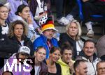 08.07.2025, UEFA Frauen-Europameisterschaft 2025 in der Schweiz. Spieltag 2, Vorrunde, Deutschland - Dnemark, im St-Jakob-Park Basel (Schweiz).  Eltern von Giulia Gwinn (Deutschland), Gabi (re) und Florian Gwinn (mit Deutschland-Hut) auf der Tribne als Zuschauer. 
