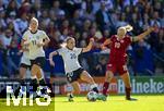 08.07.2025, UEFA Frauen-Europameisterschaft 2025 in der Schweiz. Spieltag 2, Vorrunde, Deutschland - Dnemark, im St-Jakob-Park Basel (Schweiz). v.li: Lea Schller (Deutschland), Elisa Sen (Deutschland) , Pernille Harder (Dnemark).