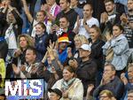 08.07.2025, UEFA Frauen-Europameisterschaft 2025 in der Schweiz. Spieltag 2, Vorrunde, Deutschland - Dnemark, im St-Jakob-Park Basel (Schweiz).  Eltern von Giulia Gwinn (Deutschland), Gabi (re) und Florian Gwinn (mit Deutschland-Hut) auf der Tribne als Zuschauer.