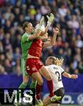 08.07.2025, UEFA Frauen-Europameisterschaft 2025 in der Schweiz. Spieltag 2, Vorrunde, Deutschland - Dnemark, im St-Jakob-Park Basel (Schweiz). Torhterin Ann-Katrin Berger (Deutschland), Sarai Linder (Deutschland), Signe Bruun (Dnemark) 