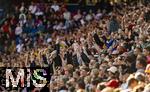 08.07.2025, UEFA Frauen-Europameisterschaft 2025 in der Schweiz. Spieltag 2, Vorrunde, Deutschland - Dnemark, im St-Jakob-Park Basel (Schweiz). Fans machen die Laola-Welle