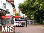09.07.2025,  Bad Wrishofen im Unterallgu, In der Fugngerzone stehen groe Zufahrtshindernisse zur Terrorabwehr fr das Stadtfest.