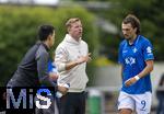 17.07.2025, Fussball 2. Bundesliga 2025/2026, Darmstadt 98 im Sommertrainingslager in Bad Wrishofen im Unterallgu, Testspiel: Darmstadt 98 - FC St.Gallen 1879, im Stadion Bad Wrishofen. v.li: Trainer Florian Kohfeldt (mitte, SV Darmstadt 98) gibt Fraser Hornby (SV Darmstadt 98) Anweisungen.