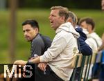 17.07.2025, Fussball 2. Bundesliga 2025/2026, Darmstadt 98 im Sommertrainingslager in Bad Wrishofen im Unterallgu, Testspiel: Darmstadt 98 - FC St.Gallen 1879, im Stadion Bad Wrishofen. Trainer Florian Kohfeldt (SV Darmstadt 98) gibt Anweisungen, zeigt, gestikuliert, gibt Kommandos, Anweisungen, gibt Anweisungen, zeigend, gestikulierend,  