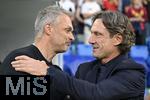 19.07.2025, UEFA Frauen-Europameisterschaft 2025 in der Schweiz. Viertelfinale, Frankreich - Deutschland, im St-Jakob-Park Basel (Schweiz). v.l. Trainer Christian Wck (Deutschland) und Trainer Laurent Bonadei (Frankreich) umarmen sich