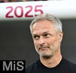 19.07.2025, UEFA Frauen-Europameisterschaft 2025 in der Schweiz. Viertelfinale, Frankreich - Deutschland, im St-Jakob-Park Basel (Schweiz). Trainer Christian Wck (Deutschland) 
