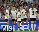 19.07.2025, UEFA Frauen-Europameisterschaft 2025 in der Schweiz. Viertelfinale, Frankreich - Deutschland, im St-Jakob-Park Basel (Schweiz). Die deutschen Spielerinnen peitschen sich an v.l. Kathrin Hendrich (Deutschland), Elisa Sen (Deutschland) , Rebecca Knaak (Deutschland) und Sjoeke Nsken (Deutschland) 