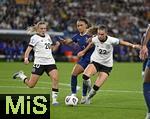19.07.2025, UEFA Frauen-Europameisterschaft 2025 in der Schweiz. Viertelfinale, Frankreich - Deutschland, im St-Jakob-Park Basel (Schweiz). v.l. Elisa Sen (Deutschland) , Sakina Karchaoui (Frankreich) gegen Jule Brand (Deutschland) 