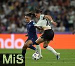 19.07.2025, UEFA Frauen-Europameisterschaft 2025 in der Schweiz. Viertelfinale, Frankreich - Deutschland, im St-Jakob-Park Basel (Schweiz). v.l. Sakina Karchaoui (Frankreich) gegen Giovanna Hoffmann (Deutschland) 