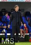 19.07.2025, UEFA Frauen-Europameisterschaft 2025 in der Schweiz. Viertelfinale, Frankreich - Deutschland, im St-Jakob-Park Basel (Schweiz). Trainer Laurent Bonadei (Frankreich) ratlos