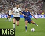 19.07.2025, UEFA Frauen-Europameisterschaft 2025 in der Schweiz. Viertelfinale, Frankreich - Deutschland, im St-Jakob-Park Basel (Schweiz). v.l. Jule Brand (Deutschland) gegen Selma Bacha (Frankreich) 