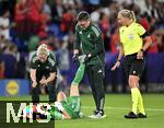 19.07.2025, UEFA Frauen-Europameisterschaft 2025 in der Schweiz. Viertelfinale, Frankreich - Deutschland, im St-Jakob-Park Basel (Schweiz). Torhterin Ann-Katrin Berger (Deutschland) wird behandelt.