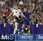 19.07.2025, UEFA Frauen-Europameisterschaft 2025 in der Schweiz. Viertelfinale, Frankreich - Deutschland, im St-Jakob-Park Basel (Schweiz). v.l. Giovanna Hoffmann (Deutschland) gegen Elisa De Almeida (Frankreich) 