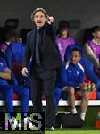 19.07.2025, UEFA Frauen-Europameisterschaft 2025 in der Schweiz. Viertelfinale, Frankreich - Deutschland, im St-Jakob-Park Basel (Schweiz). Trainer Laurent Bonadei (Frankreich) gestikuliert