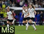 19.07.2025, UEFA Frauen-Europameisterschaft 2025 in der Schweiz. Viertelfinale, Frankreich - Deutschland, im St-Jakob-Park Basel (Schweiz). Die Spielerinnen jubeln. v.l. Linda Dallmann (Deutschland), Klara Bhl (Deutschland) und Sjoeke Nsken (Deutschland) 