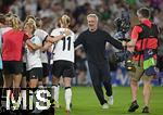 19.07.2025, UEFA Frauen-Europameisterschaft 2025 in der Schweiz. Viertelfinale, Frankreich - Deutschland, im St-Jakob-Park Basel (Schweiz). Trainer Christian Wck (Deutschland) feiert mit der Mannschaft