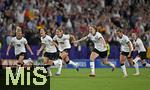 19.07.2025, UEFA Frauen-Europameisterschaft 2025 in der Schweiz. Viertelfinale, Frankreich - Deutschland, im St-Jakob-Park Basel (Schweiz). v.l. Linda Dallmann (Deutschland), Sara Dbritz (Deutschland), Klara Bhl (Deutschland), Sjoeke Nsken (Deutschland) und Selina Cerci (Deutschland) jubeln