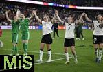19.07.2025, UEFA Frauen-Europameisterschaft 2025 in der Schweiz. Viertelfinale, Frankreich - Deutschland, im St-Jakob-Park Basel (Schweiz). LaOla der deutschen Spielerinnen v.l. Torhterin Ann-Katrin Berger (Deutschland), Torhterin Stina Johannes (Deutschland), Rebecca Knaak (Deutschland), Sjoeke Nsken (Deutschland) und Sophia Kleinherne (Deutschland) 