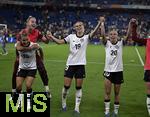 19.07.2025, UEFA Frauen-Europameisterschaft 2025 in der Schweiz. Viertelfinale, Frankreich - Deutschland, im St-Jakob-Park Basel (Schweiz). LaOla der deutschen Spielerinnen v.l. Selina Cerci (Deutschland), Giulia Gwinn (Deutschland), Klara Bhl (Deutschland) und Elisa Sen (Deutschland)  