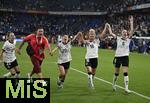 19.07.2025, UEFA Frauen-Europameisterschaft 2025 in der Schweiz. Viertelfinale, Frankreich - Deutschland, im St-Jakob-Park Basel (Schweiz). LaOla der deutschen Spielerinnen v.l. Sophia Kleinherne (Deutschland), x, Elisa Sen (Deutschland) , Linda Dallmann (Deutschland) und Janina Minge  (Deutschland) 