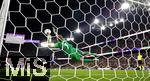 19.07.2025, UEFA Frauen-Europameisterschaft 2025 in der Schweiz. Viertelfinale, Frankreich - Deutschland, im St-Jakob-Park Basel (Schweiz).  Elfmeterschiessen, Torhterin Ann-Katrin Berger (Deutschland) pariert den letzten Elfmeter von Alice Sombath (Frankreich) zum Sieg im Viertelfinale  