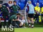 19.07.2025, UEFA Frauen-Europameisterschaft 2025 in der Schweiz. Viertelfinale, Frankreich - Deutschland, im St-Jakob-Park Basel (Schweiz). Sarai Linder (Deutschland) wird verletzt am Boden behandelt 