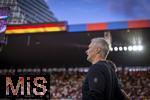 19.07.2025, UEFA Frauen-Europameisterschaft 2025 in der Schweiz. Viertelfinale, Frankreich - Deutschland, im St-Jakob-Park Basel (Schweiz). Trainer Christian Wck (Deutschland) bei der Hymne