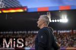 19.07.2025, UEFA Frauen-Europameisterschaft 2025 in der Schweiz. Viertelfinale, Frankreich - Deutschland, im St-Jakob-Park Basel (Schweiz). Trainer Christian Wck (Deutschland) bei der Hymne