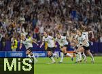 19.07.2025, UEFA Frauen-Europameisterschaft 2025 in der Schweiz. Viertelfinale, Frankreich - Deutschland, im St-Jakob-Park Basel (Schweiz). Frenetischer Jubel bei den deutschen Frauen nach dem siegreichen Elfmeterschieen. Linda Dallmann (Deutschland), Sara Dbritz (Deutschland), Giovanna Hoffmann (Deutschland), Sjoeke Nsken (Deutschland), Selina Cerci (Deutschland) 