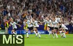19.07.2025, UEFA Frauen-Europameisterschaft 2025 in der Schweiz. Viertelfinale, Frankreich - Deutschland, im St-Jakob-Park Basel (Schweiz). Frenetischer Jubel bei den deutschen Frauen nach dem siegreichen Elfmeterschieen. Linda Dallmann (Deutschland), Sara Dbritz (Deutschland), Giovanna Hoffmann (Deutschland), Sjoeke Nsken (Deutschland), Selina Cerci (Deutschland) 