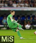19.07.2025, UEFA Frauen-Europameisterschaft 2025 in der Schweiz. Viertelfinale, Frankreich - Deutschland, im St-Jakob-Park Basel (Schweiz).  Torhterin Ann-Katrin Berger (Deutschland) Abschlag