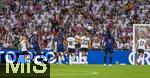 19.07.2025, UEFA Frauen-Europameisterschaft 2025 in der Schweiz. Viertelfinale, Frankreich - Deutschland, im St-Jakob-Park Basel (Schweiz). Szene zur Roten Karte fr Kathrin Hendrich (li, Deutschland), hier zieht sie Griedge Mbock Bathy (2.v.li, Frankreich) regelwidrig am Haarzopf. Es gibt nach VAR auch noch Elfmeter fr Frankreich.