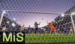 19.07.2025, UEFA Frauen-Europameisterschaft 2025 in der Schweiz. Viertelfinale, Frankreich - Deutschland, im St-Jakob-Park Basel (Schweiz). Kopfballtor zum 1:1 Ausgleich von Sjoeke Nsken (re, Deutschland), Torhterin Pauline Peyraud-Magnin (mitte, Frankreich) streckt sich vergeblich, der Ball senkt sich ins Tornetz. 