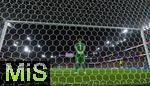 19.07.2025, UEFA Frauen-Europameisterschaft 2025 in der Schweiz. Viertelfinale, Frankreich - Deutschland, im St-Jakob-Park Basel (Schweiz). Elfmeterschiessen nach der Verlngerung: Torhterin Ann-Katrin Berger (Deutschland) steht konzentriert an der Linie parat.