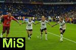 19.07.2025, UEFA Frauen-Europameisterschaft 2025 in der Schweiz. Viertelfinale, Frankreich - Deutschland, im St-Jakob-Park Basel (Schweiz). Schlussjubel v.li: Elisa Sen (Deutschland) , Linda Dallmann (Deutschland), Janina Minge  (Deutschland) 
