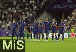 19.07.2025, UEFA Frauen-Europameisterschaft 2025 in der Schweiz. Viertelfinale, Frankreich - Deutschland, im St-Jakob-Park Basel (Schweiz). Elfmeterschiessen nach der Verlngerung: Die Franzsinnen bangen gemeinsam, Amel Majri (Frankreich), Melween NDongala (Frankreich), Maelle Lakrar (Frankreich), Sandy Baltimore (Frankreich), Alice Sombath (Frankreich), Melvine Malard (Frankreich), Clara Mateo (Frankreich), Oriane Jean-Franois (Frankreich)  