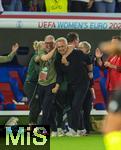 19.07.2025, UEFA Frauen-Europameisterschaft 2025 in der Schweiz. Viertelfinale, Frankreich - Deutschland, im St-Jakob-Park Basel (Schweiz). Jubel nach dem Sieg nach Elfmeterschiessen: re: Trainer Christian Wck (Deutschland) 