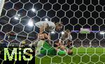 19.07.2025, UEFA Frauen-Europameisterschaft 2025 in der Schweiz. Viertelfinale, Frankreich - Deutschland, im St-Jakob-Park Basel (Schweiz). Torhterin Ann-Katrin Berger (Deutschland) verletzt im Tor am Boden.