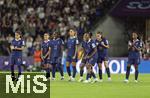 19.07.2025, UEFA Frauen-Europameisterschaft 2025 in der Schweiz. Viertelfinale, Frankreich - Deutschland, im St-Jakob-Park Basel (Schweiz). Elfmeterschiessen nach der Verlngerung: Die Franzsinnen jubeln gemeinsam, Amel Majri (Frankreich), Melween NDongala (Frankreich), Maelle Lakrar (Frankreich), Sandy Baltimore (Frankreich), Alice Sombath (Frankreich), Melvine Malard (Frankreich), Clara Mateo (Frankreich), Oriane Jean-Franois (Frankreich)  