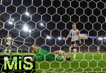 19.07.2025, UEFA Frauen-Europameisterschaft 2025 in der Schweiz. Viertelfinale, Frankreich - Deutschland, im St-Jakob-Park Basel (Schweiz). Torhterin Ann-Katrin Berger (Deutschland) verletzt im Tor am Boden.